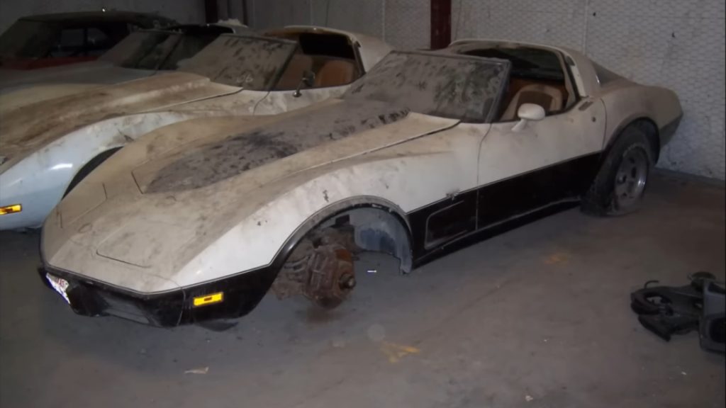 Over 300 Classic Muscle Cars Found in Barn In Texas Desert – Thats