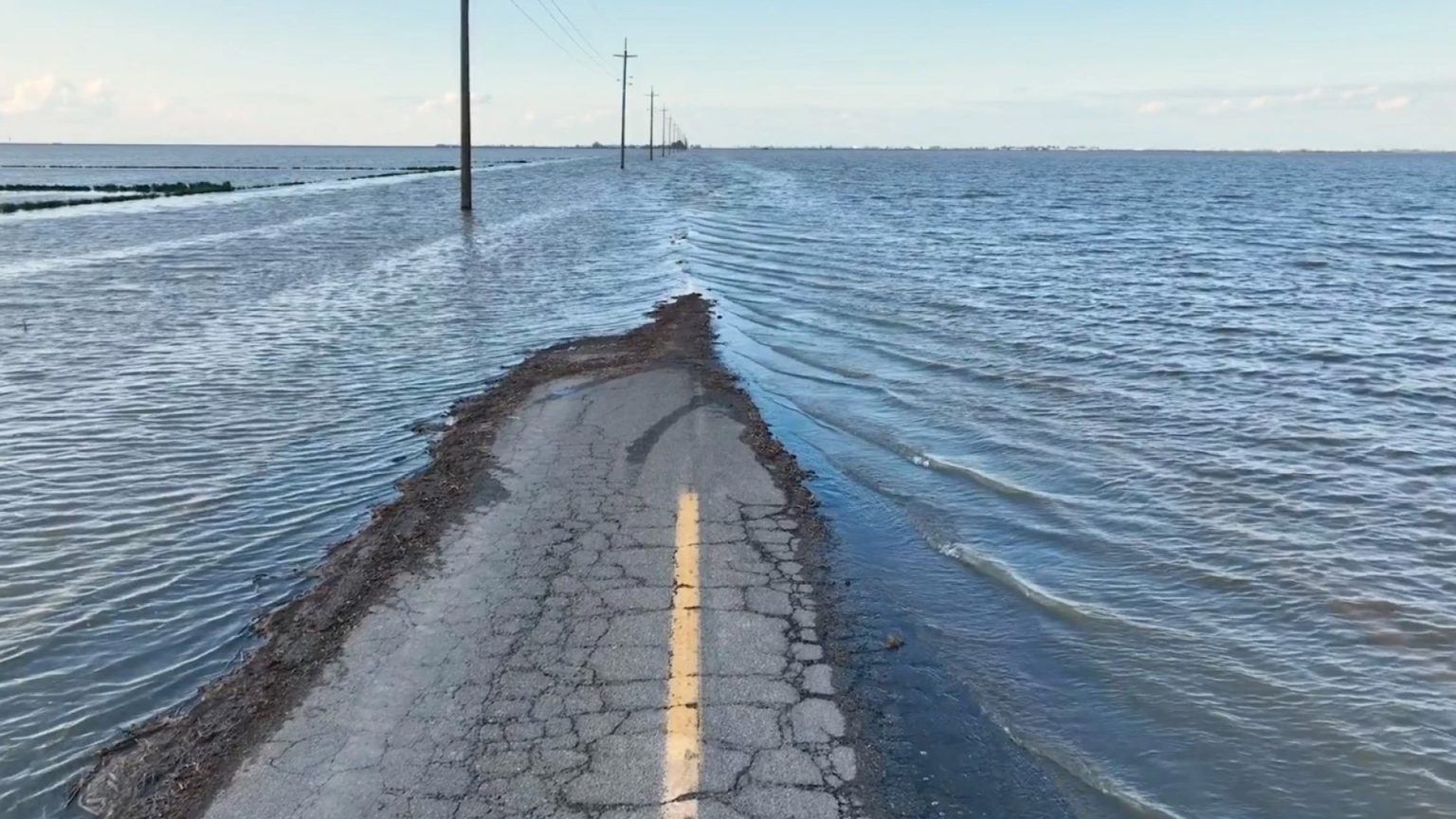 Historic Tulare Lake Reappears in California After Disappearing in 1898 ...